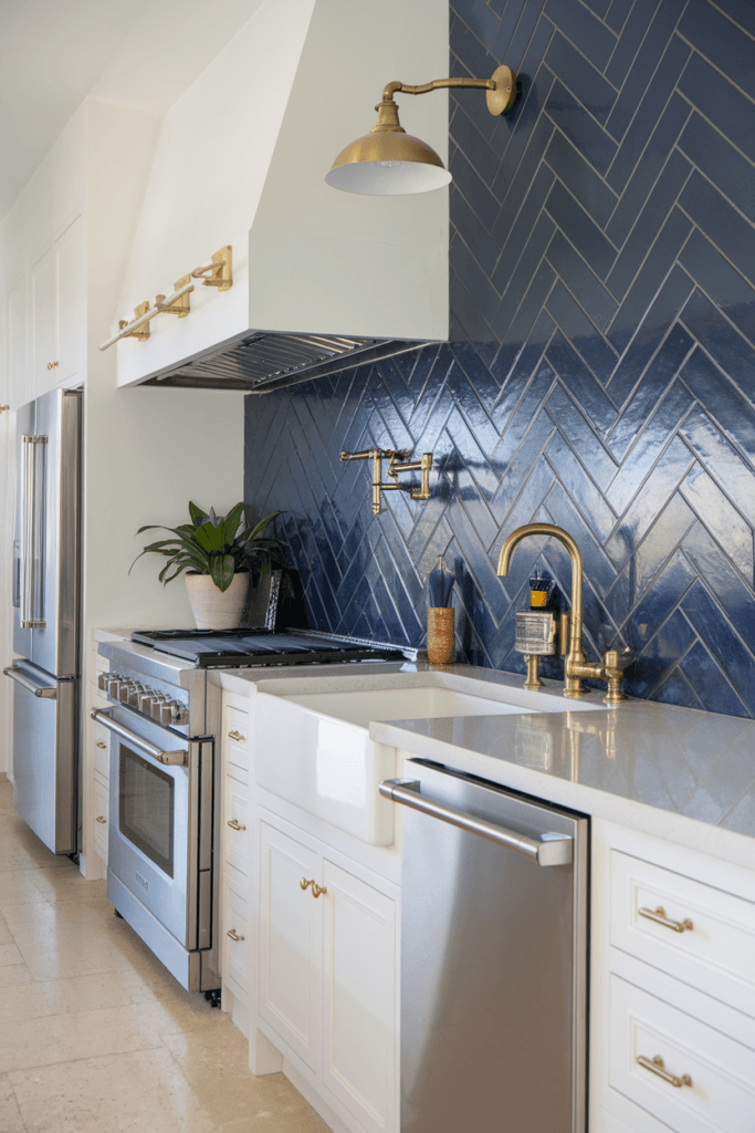 navy and white kitchen design ideas (25)