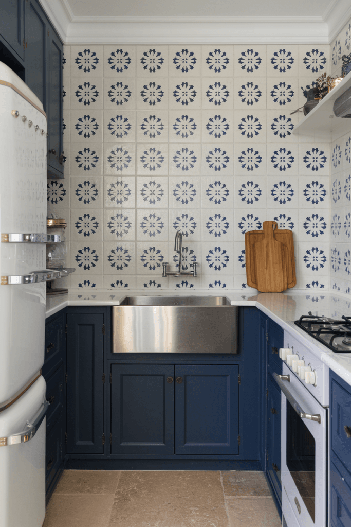 navy and white kitchen design ideas (34)